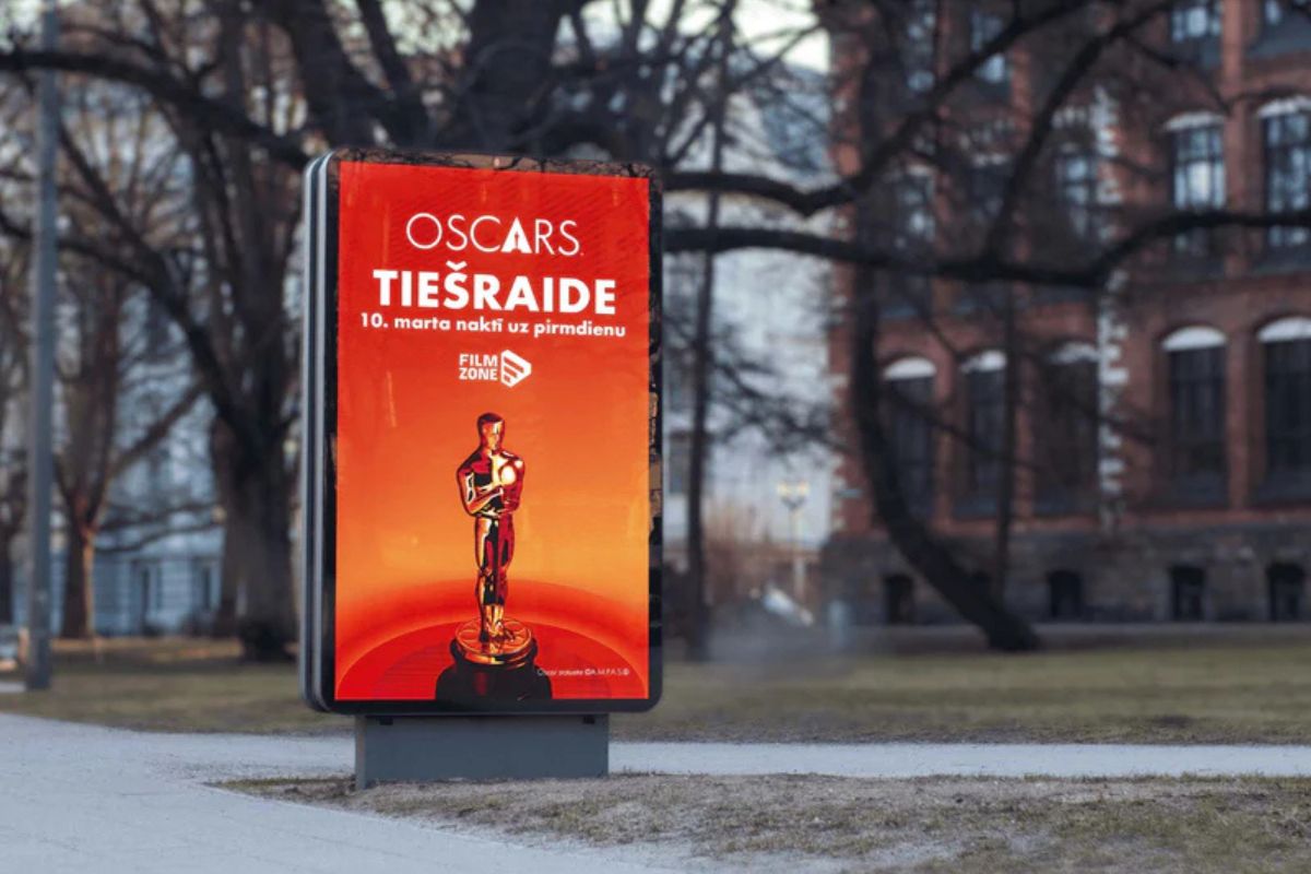 Totem display screen