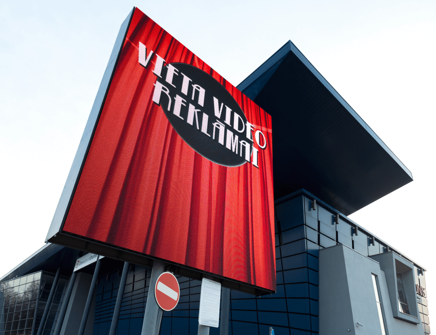 PALAMI Group Outdoor LED Video Wall Display Installed On Metal Construction Aside Shopping Center