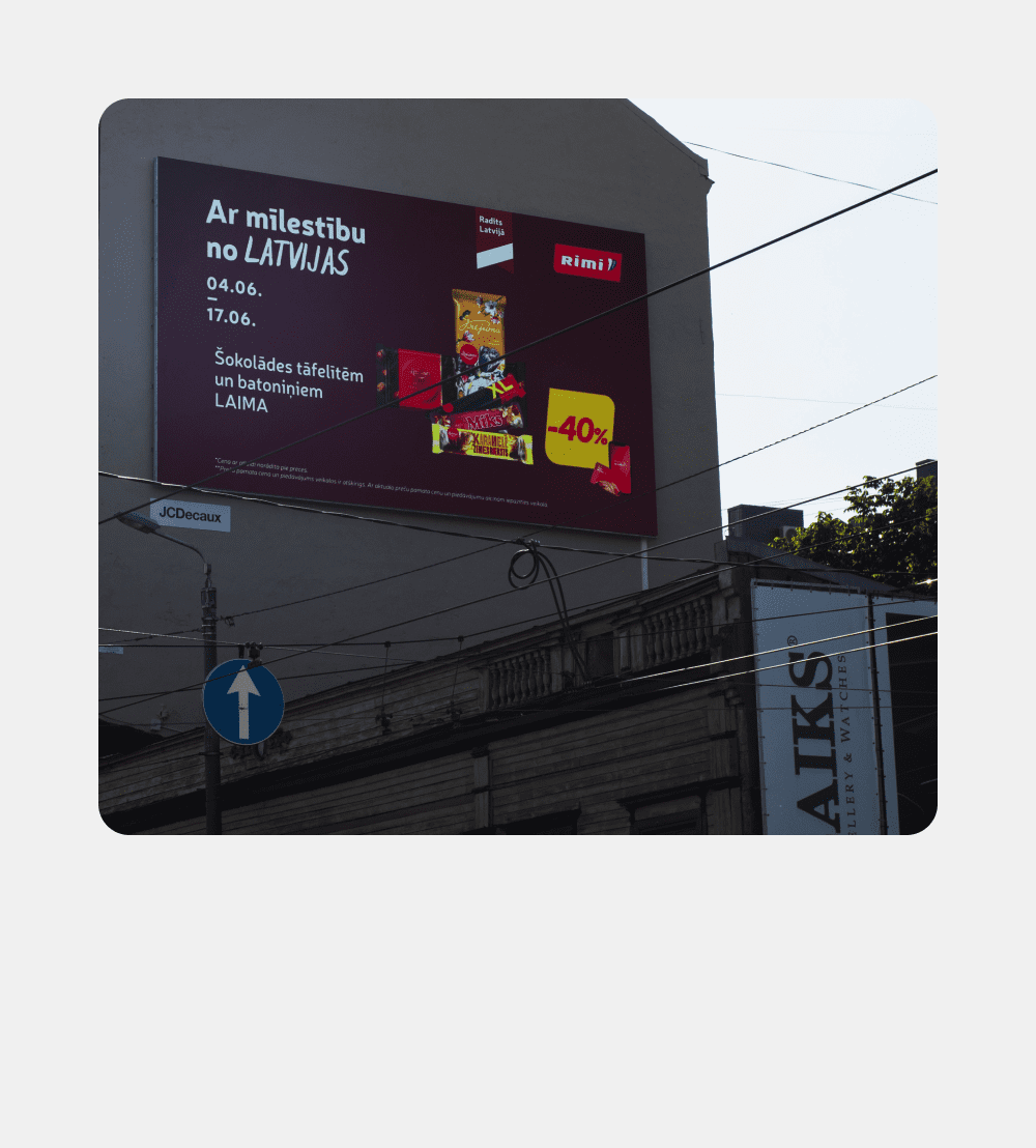 PALAMI Group LED DOOH Outdoor Video Display Mounted On The Building Wall Side View