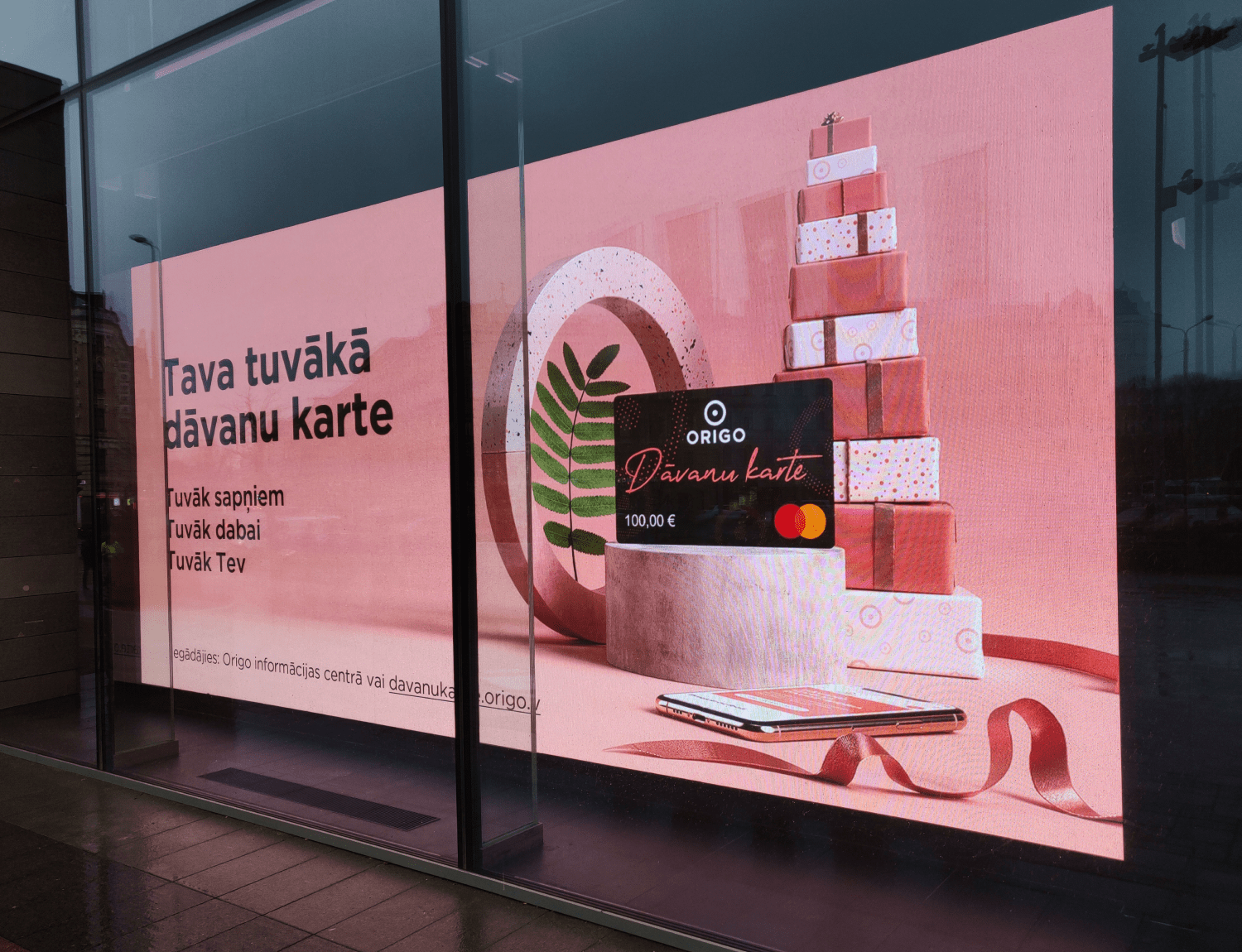 PALAMI Group High Brightness LED Screen Installed In Shopping Center