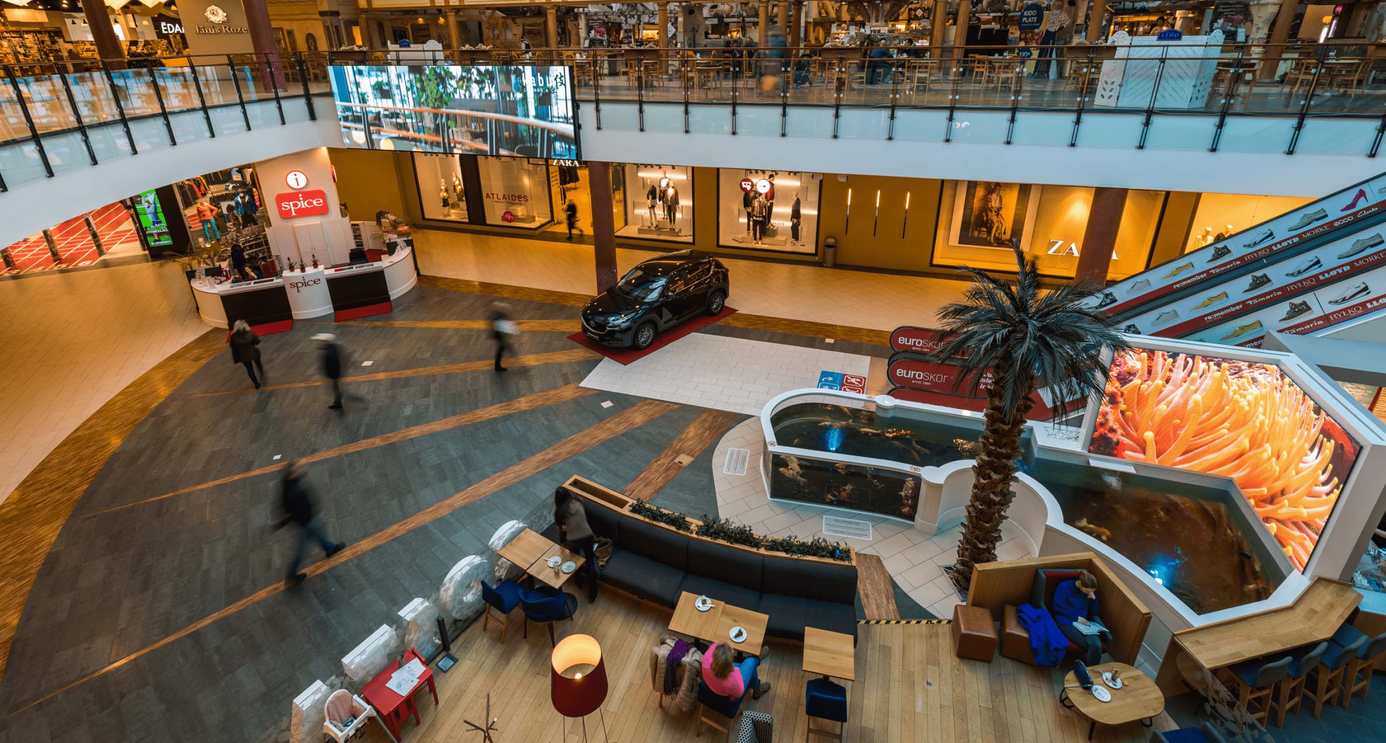 PALAMI Group High Resolution Indoor LED Video Wall Display In Shopping Center