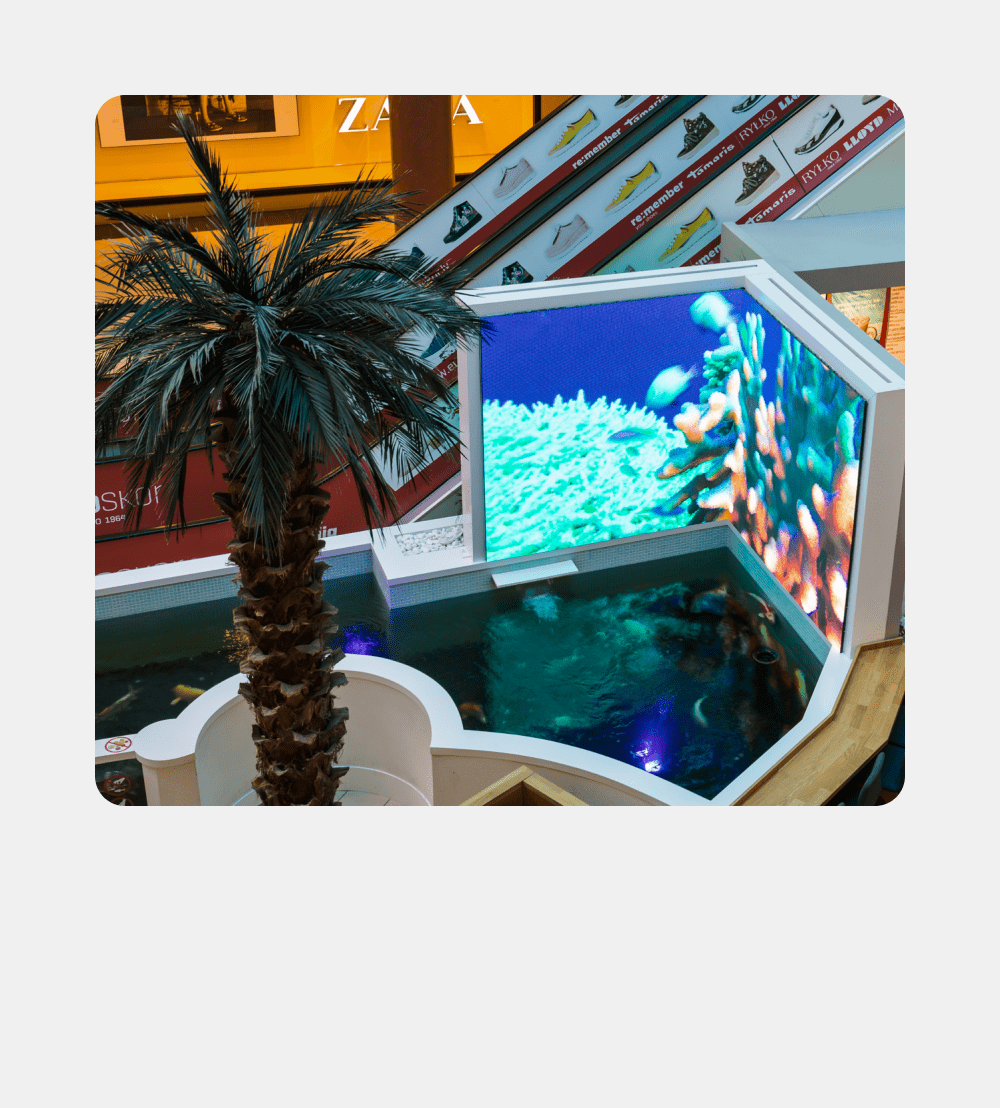 Small Image of PALAMI Group Indoor LED Screen Installed In Supermarket In Curved Design