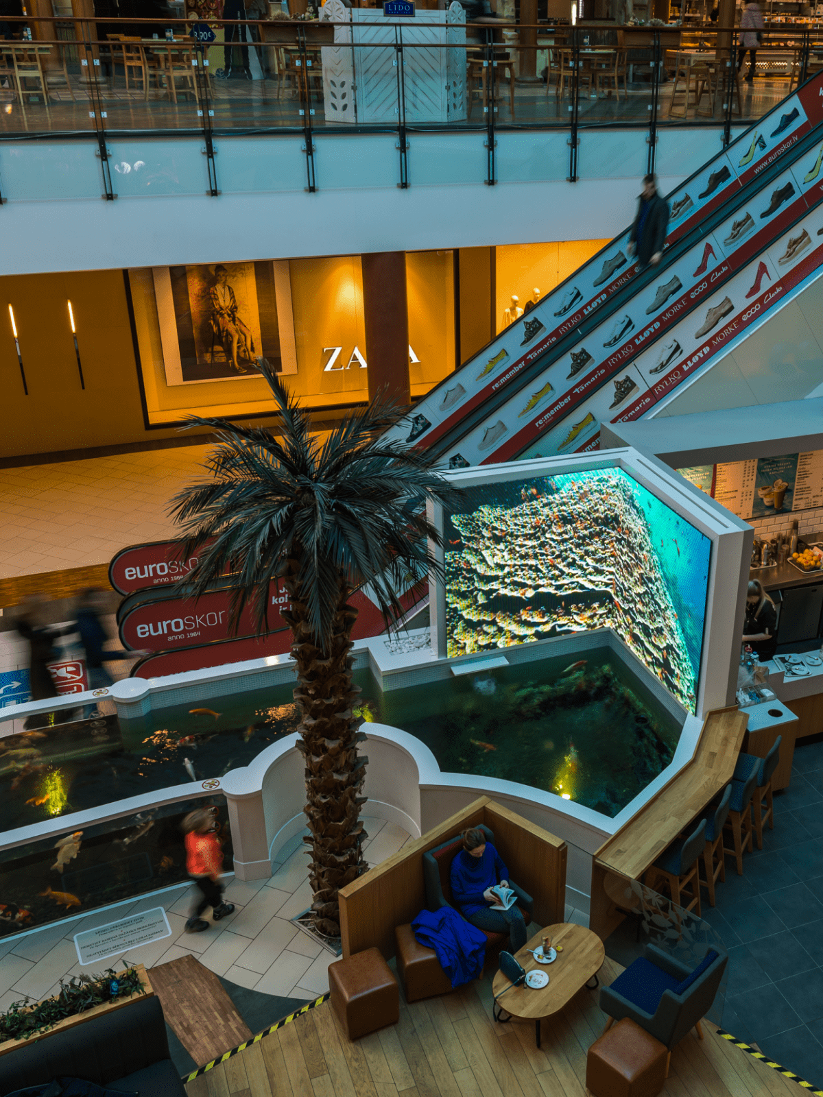 PALAMI Group LED Indoor High Quality Video Display Installed In Open Book Design Mobile Resolution