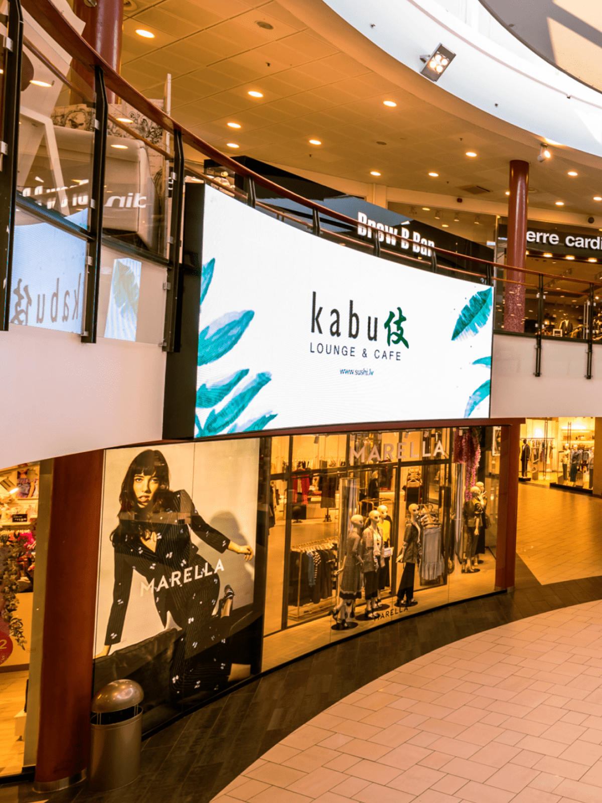 PALAMI Group LED Indoor Video Display Slightly Curved Installed In Shopping Center Mobile Resolution