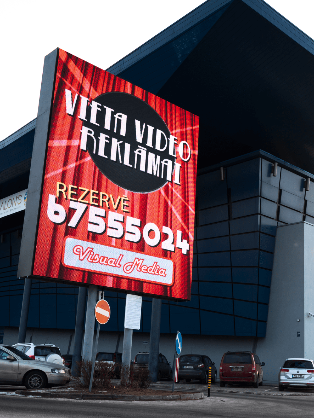 PALAMI Group LED Outdoor Video Display Installed On Metal Construction Mobile Resolution