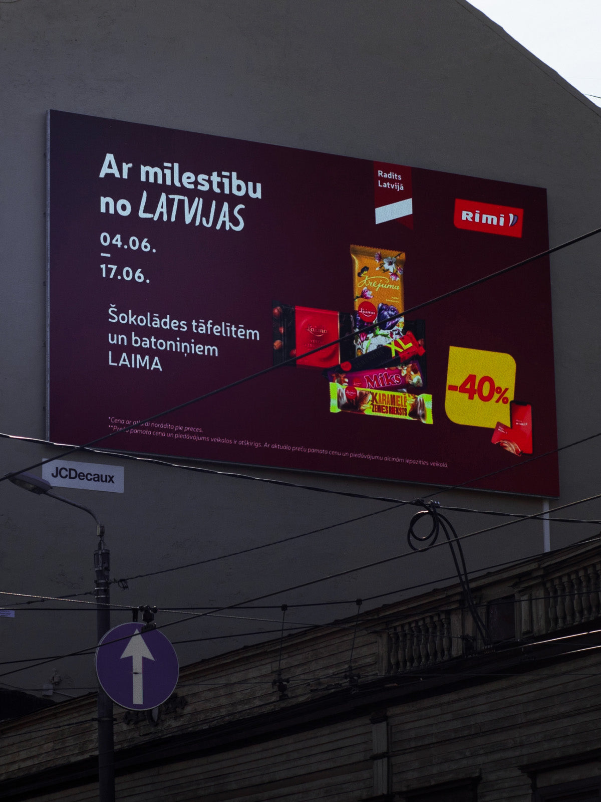 PALAMI Group LED DOOH Outdoor Video Display Mounted On The Building Wall In Riga Mobile Resolution